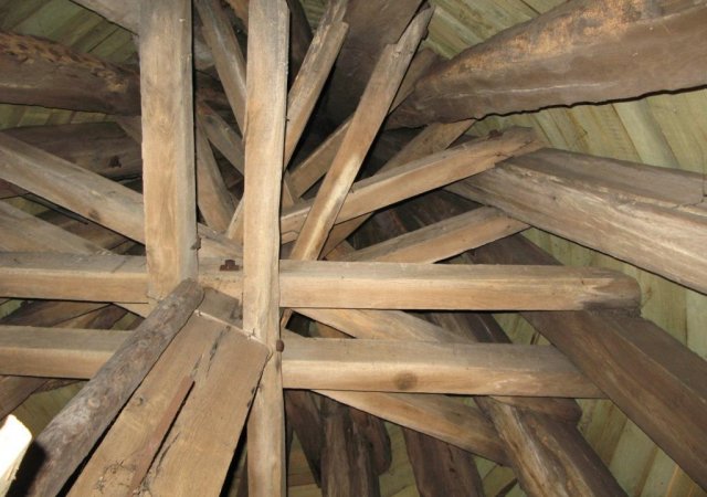 Holzkonstruktion im Turm