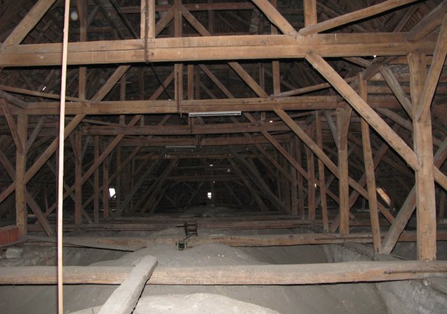 Blick in die Dachkonstruktion des Langhauses